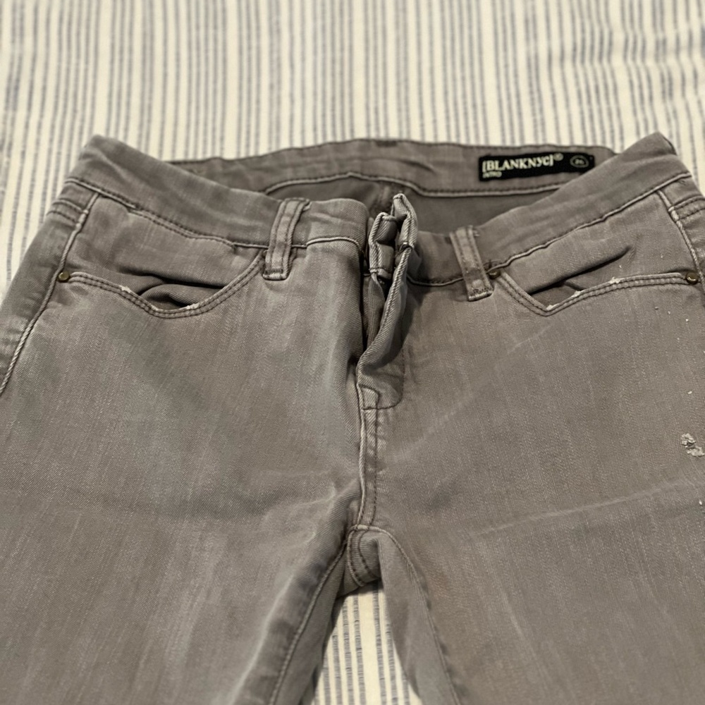 BlankNYC distressed jeans in grey.  Size 26 - Picture 3 of 4